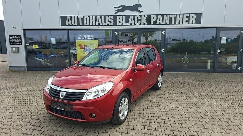 Rot Gebraucht 2012 Dacia Sandero Lauréate Kleinwagen | 3.999 € (Fairer Preis) - Bild 1/4