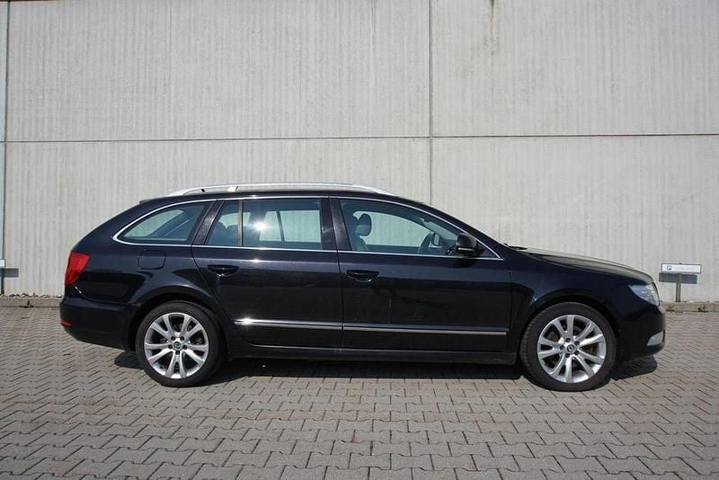 Gebraucht Skoda Superb 170 PS (125 kW) 2010 Schwarzmagic perleffekt Kombi