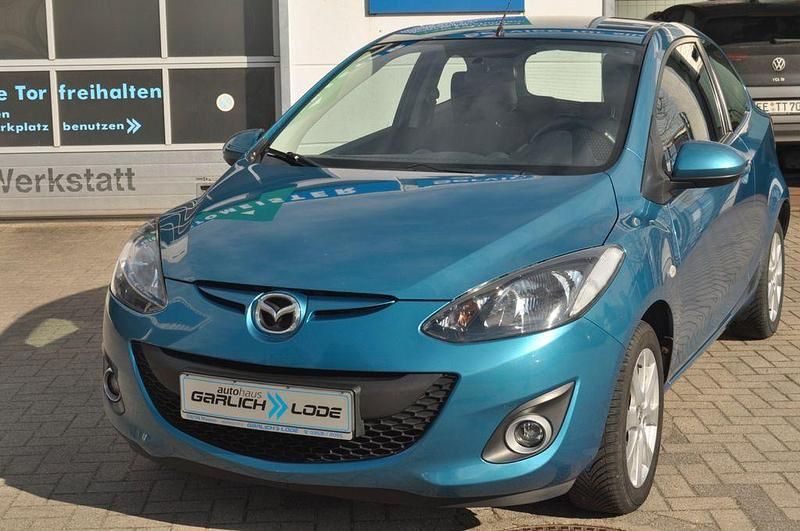 Gebraucht Mazda 2 Edition 75 PS (55 kW) 2012 Blau Kleinwagen