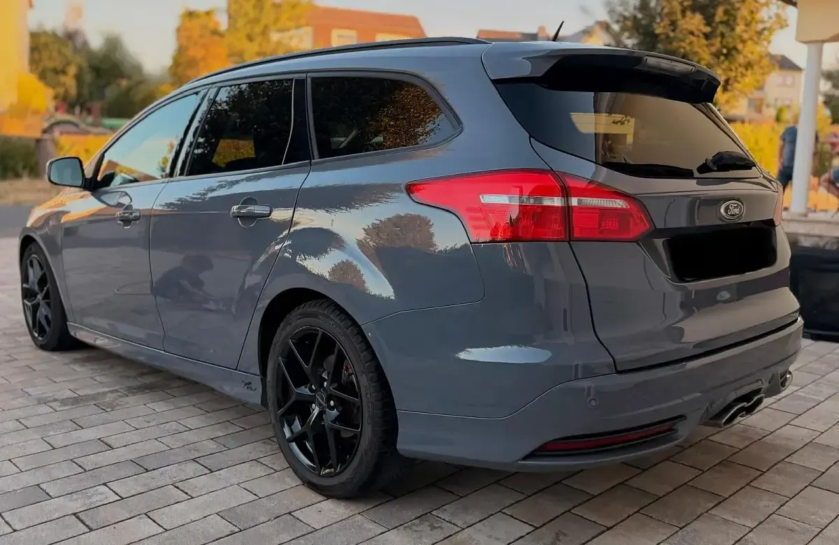 Gebraucht Ford Focus ST 182 PS (133 kW) 2015 Grau Kombi