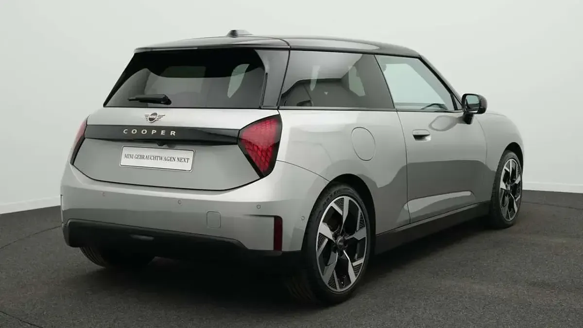 Gebraucht Mini Cooper Favoured 135 kW (184 PS) 2024 Grau Kleinwagen