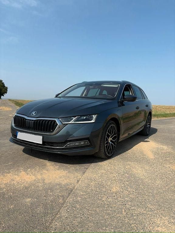 Grau Gebraucht 2021 Skoda Octavia Style Kombi | 21.999 € (Fairer Preis) - Bild 1/4