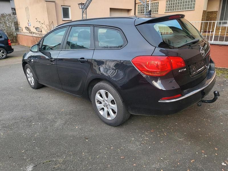 Gebraucht Opel Astra 110 PS (80 kW) 2014 Schwarz Kombi
