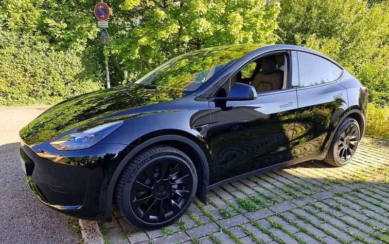 Schwarz Gebraucht 2023 Tesla Model Y RWD SUV | 36.500 € (Fairer Preis) - Bild 1/4