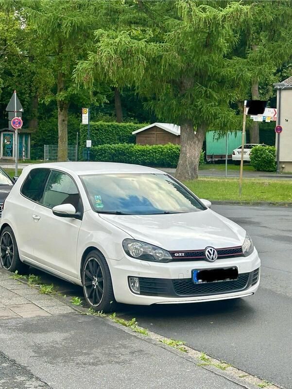Weiß Gebraucht 2011 VW Golf VI GTI Limousine | 5.600 € (Guter Preis) - Bild 1/4
