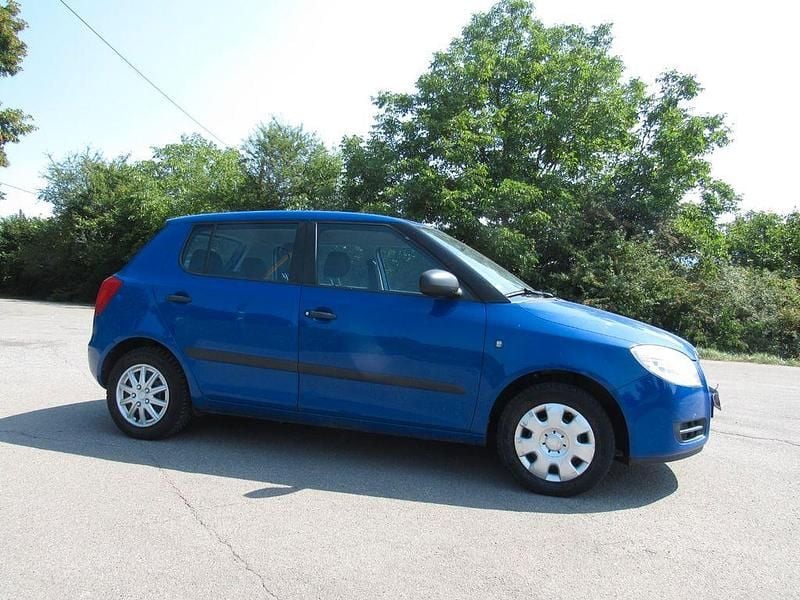 Second-hand Skoda Fabia 60 CP (44 kW) 2010 Albastru Hatchback