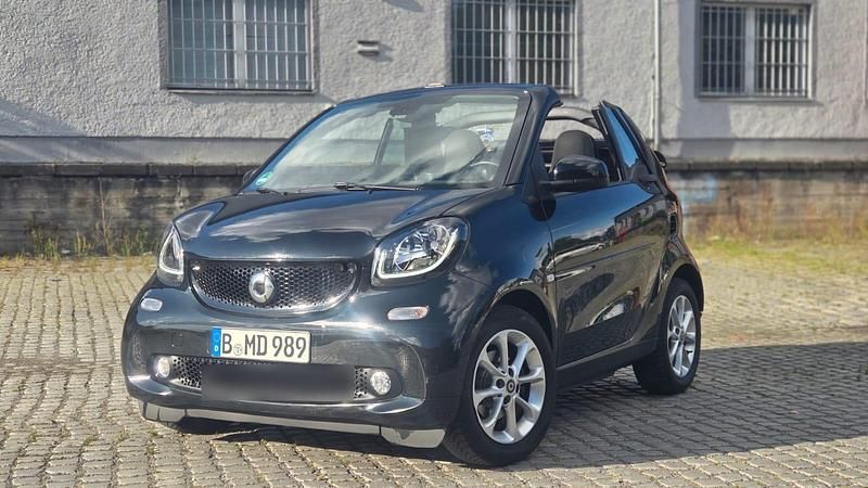 Schwarz Gebraucht 2016 Smart ForTwo Cabrio Cabrio | 10.950 € (Teuer) - Bild 1/4