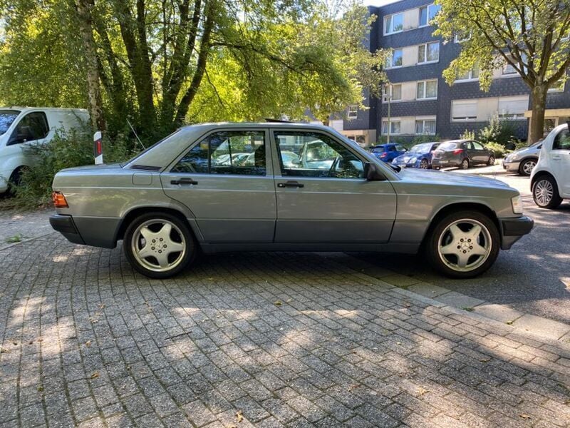 Gebraucht Mercedes 190 109 PS (80 kW) 1992 Grau metallic Limousine
