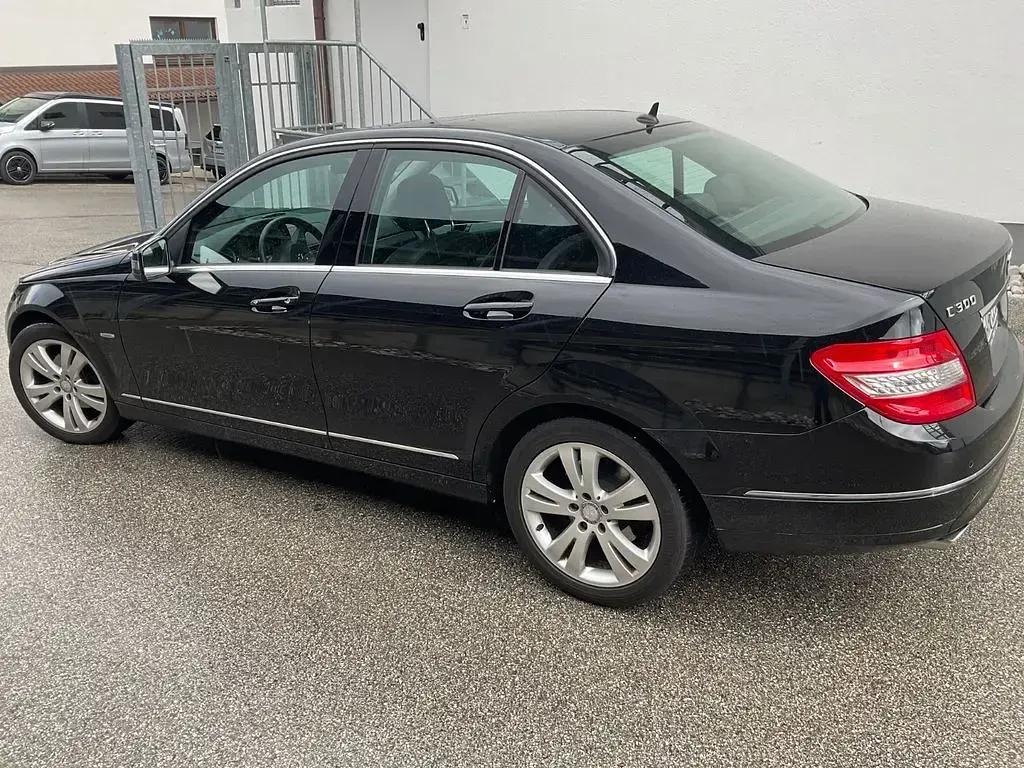 Gebraucht Mercedes C300 231 PS (169 kW) 2010 Schwarz Limousine