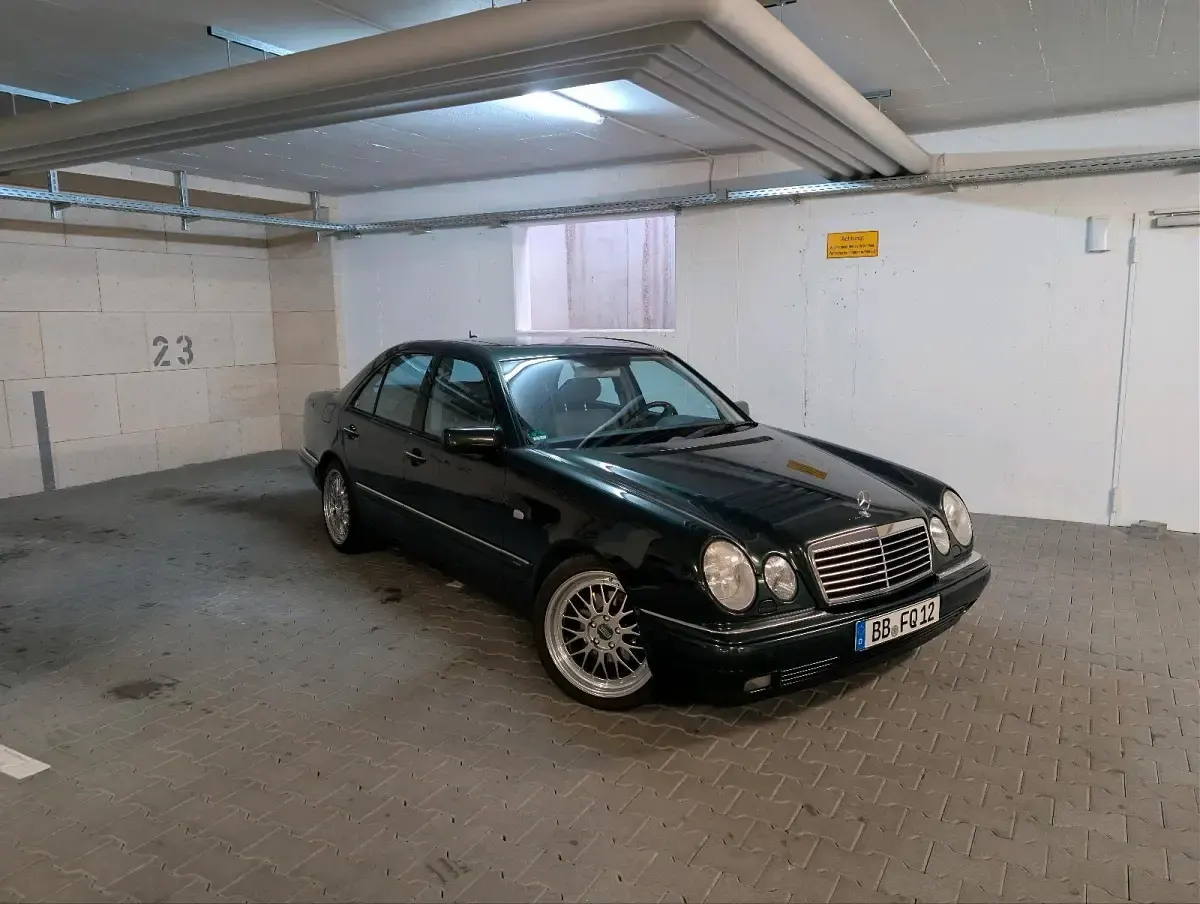 Gebraucht Mercedes E240 170 PS (125 kW) 1998 Grün Limousine