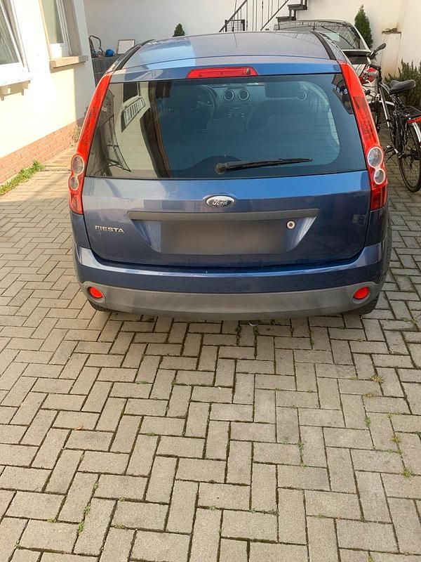 Gebraucht Ford Fiesta 80 PS (58 kW) 2005 Blau Kleinwagen