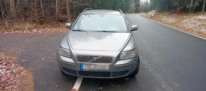 Grau Gebraucht 2006 Volvo V50 Kombi | 2.250 € - Bild 1/4