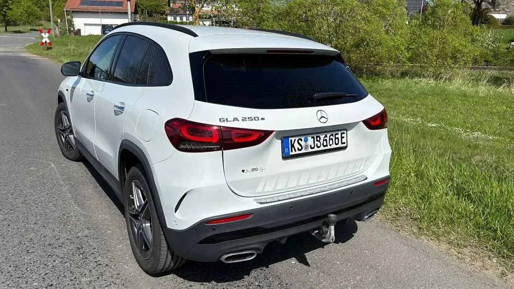 Gebraucht Mercedes GLA250 AMG line 160 PS (117 kW) 2021 Weiß SUV