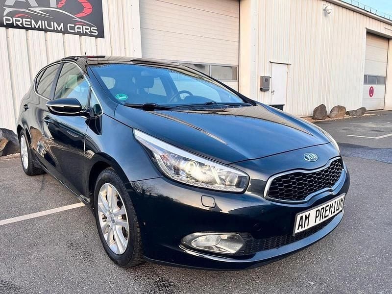 Gebraucht Kia Ceed 135 PS (99 kW) 2015 Schwarz Kleinwagen