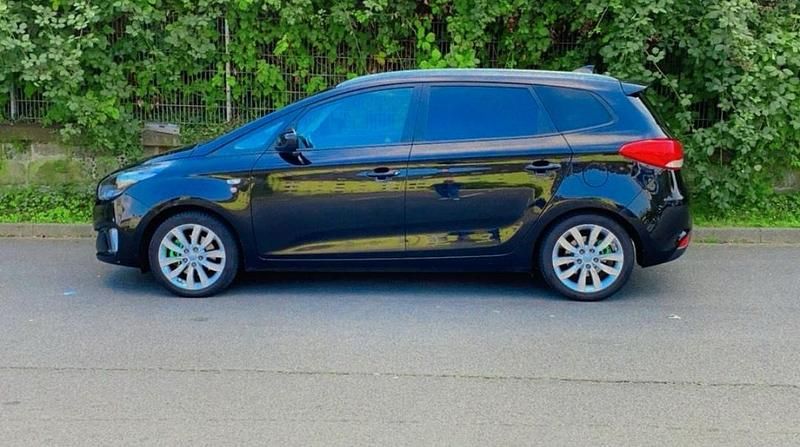 Schwarz Gebraucht 2023 Kia Carens Van / Kleinbus | 9.500 € - Bild 1/4