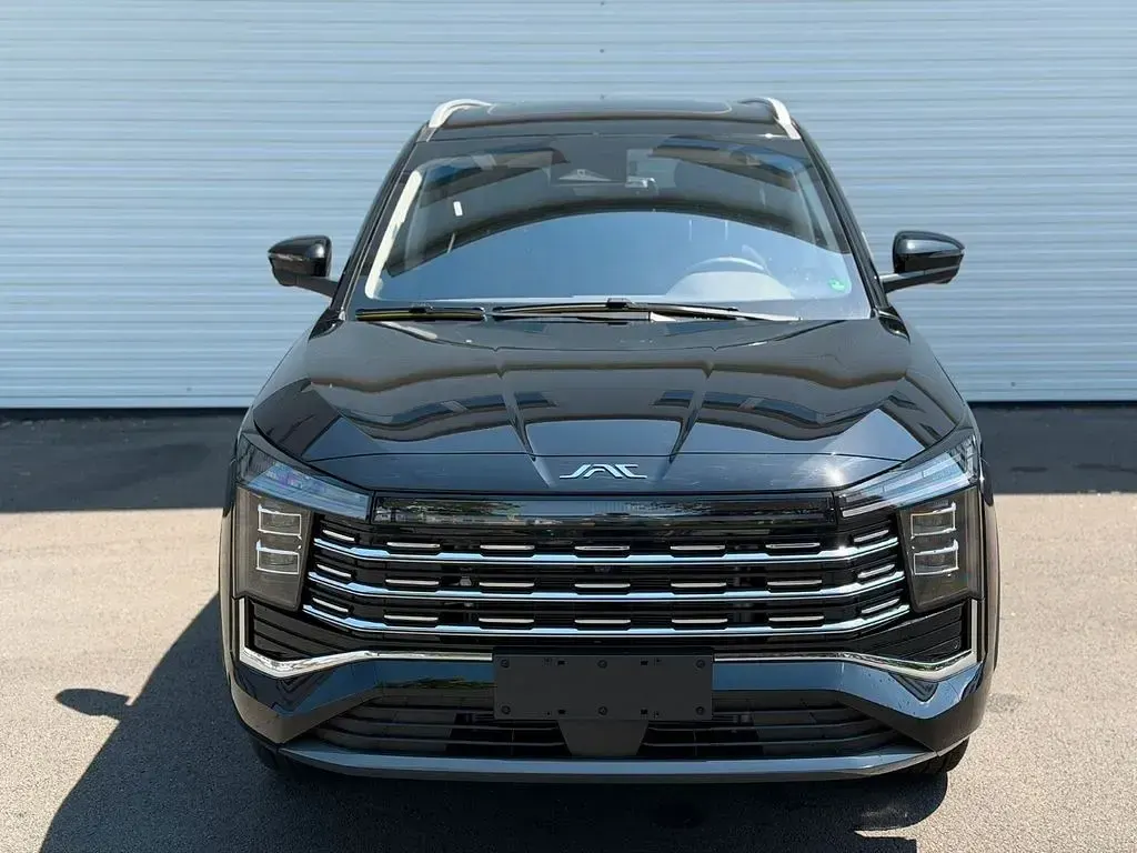 Neu JAC JS8 184 PS (135 kW) 2026 Schwarz SUV