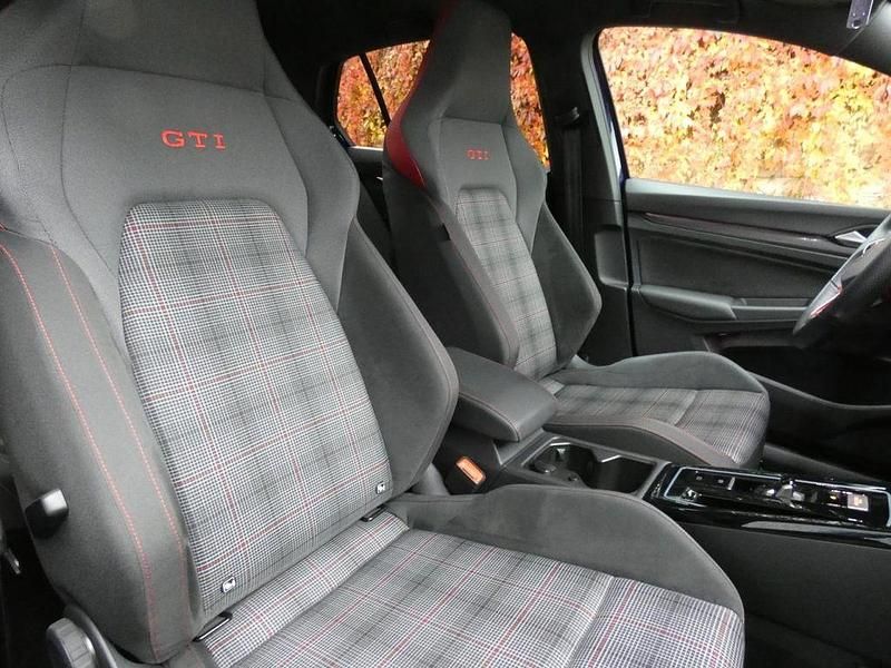 Gebraucht VW Golf VIII GTI 245 PS (180 kW) 2023 Atlantic blue (blau) Limousine