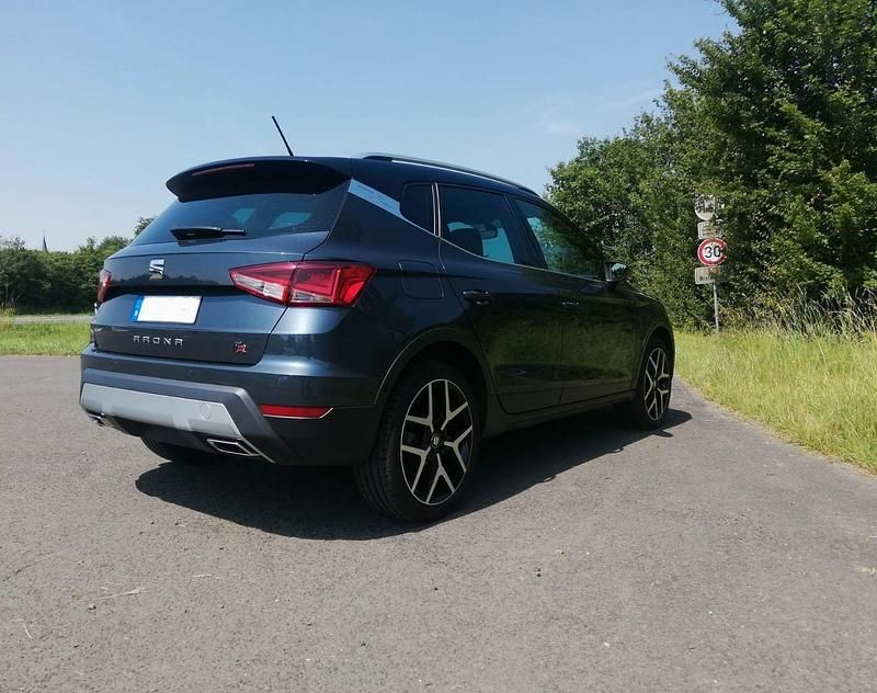 Grau Gebraucht 2019 Seat Arona SUV | 21.666 € - Bild 1/4