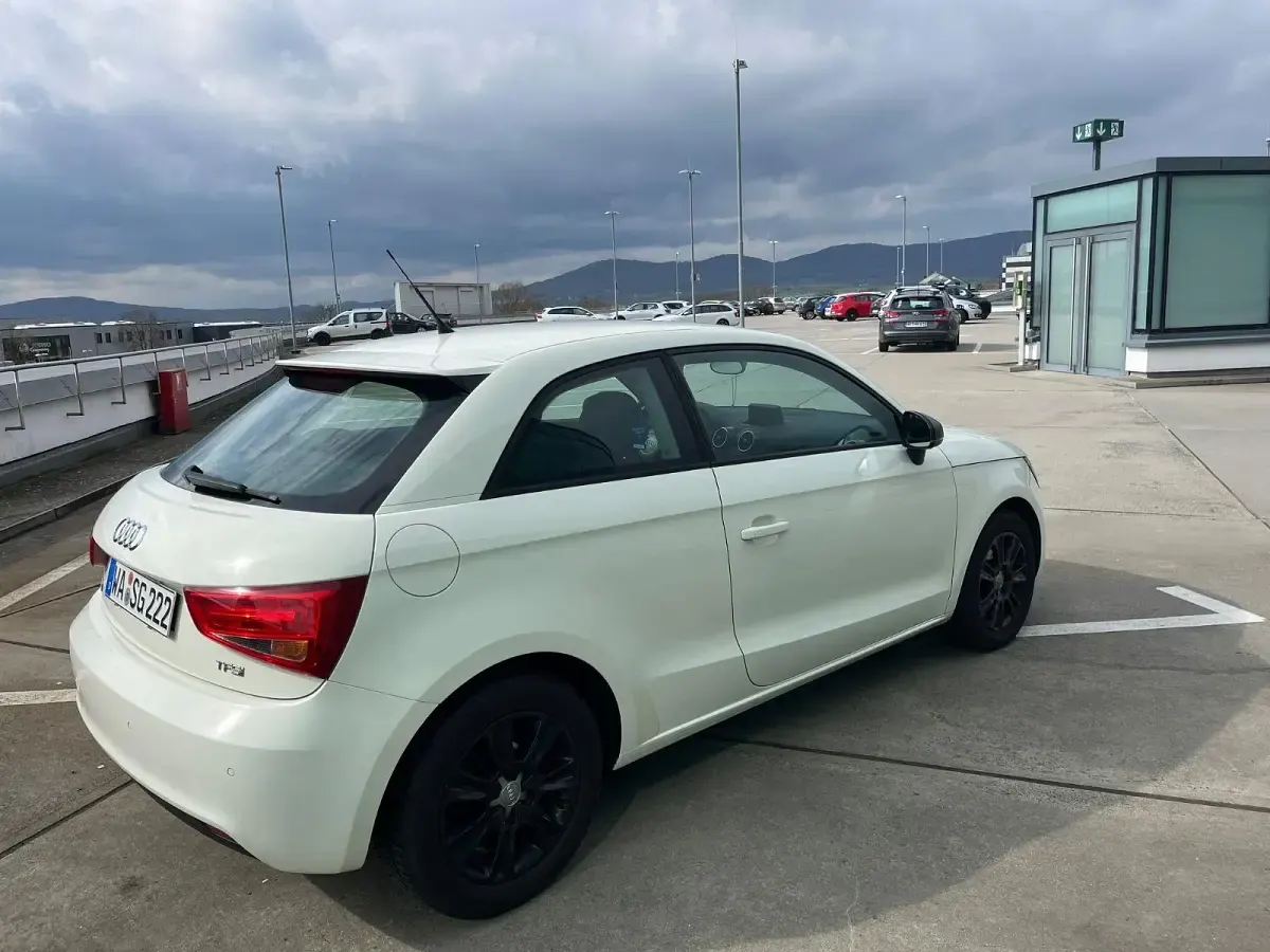 Używany Audi A1 122 KM (89 kW) 2011 Biały Hatchback