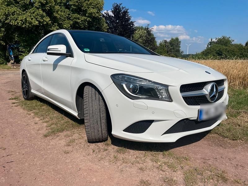 Weiß Gebraucht 2014 Mercedes CLA250 Limousine | 16.300 € (Guter Preis) - Bild 1/4