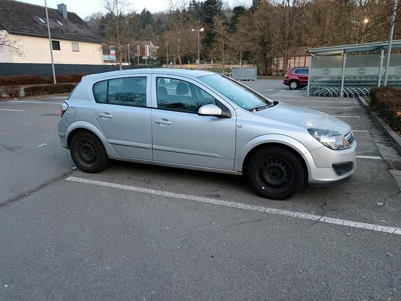 Gebraucht Opel Astra 105 PS (77 kW) 2006 Silber Limousine
