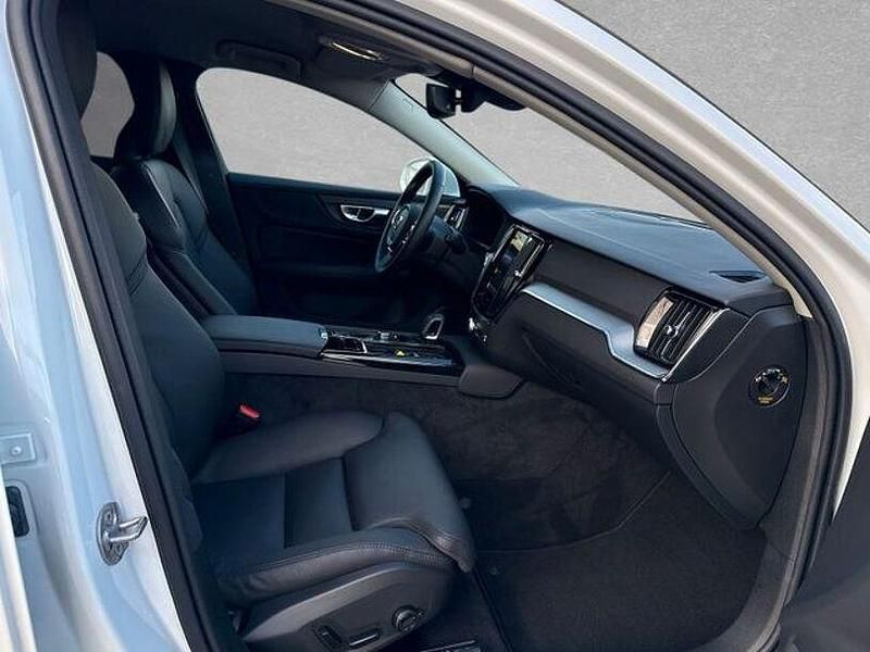 Gebraucht Volvo V60 Plus 349 PS (256 kW) 2025 Crystal weiß perleffekt Kombi