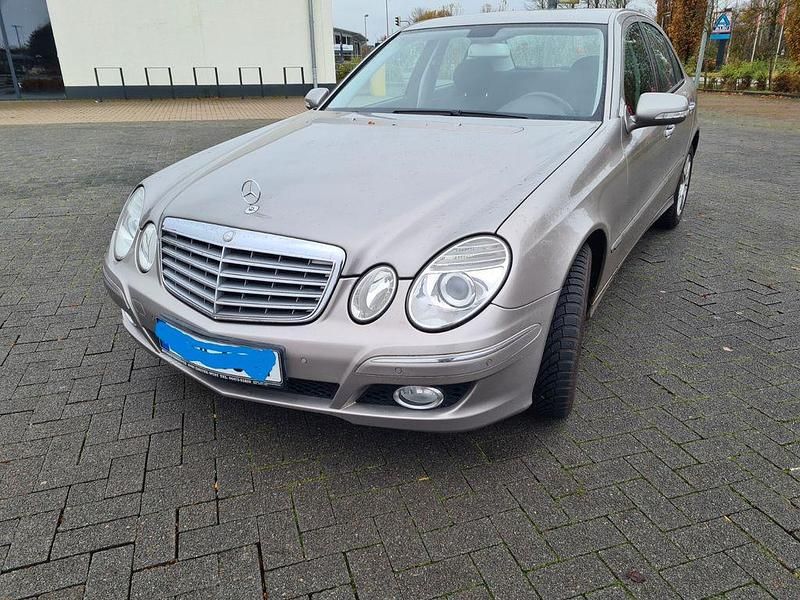 Grau Gebraucht 2008 Mercedes E220 Classic Limousine | 5.300 € (Guter Preis) - Bild 1/4