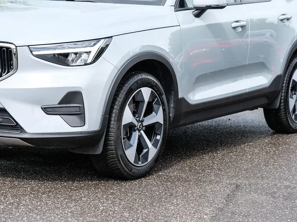 Gebraucht Volvo XC40 Core 129 PS (94 kW) 2023 Grau SUV