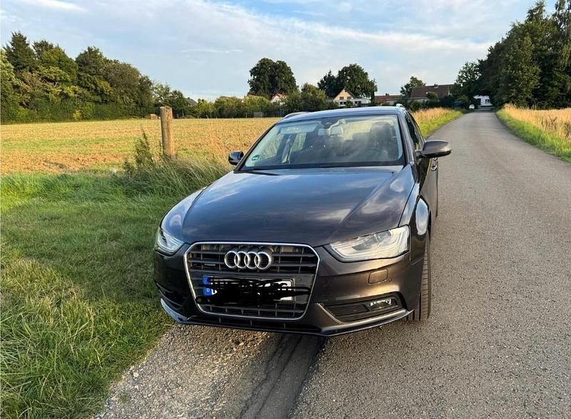 Grau Gebraucht 2014 Audi A4 Kombi | 10.000 € (Guter Preis) - Bild 1/4