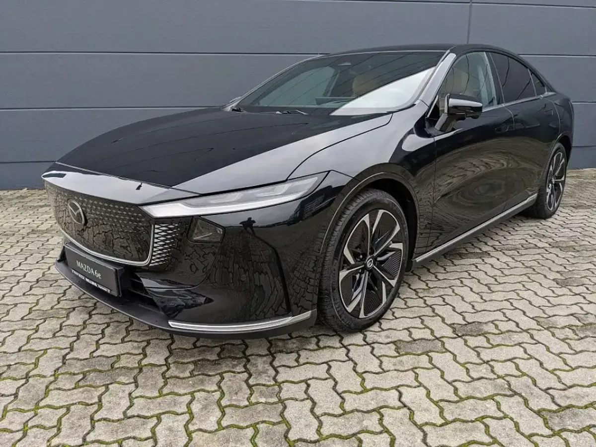 Neu Mazda 6e Takumi-Line 189 kW (258 PS) 2026 Jet black metallic Limousine