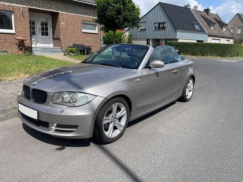 Grau Gebraucht 2008 BMW 120 Cabriolet Advantage Cabrio | 5.790 € (Fairer Preis) - Bild 1/4