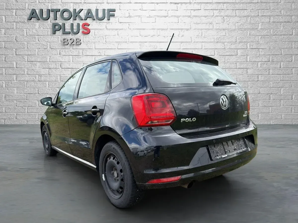 Używany VW Polo Comfortline 90 KM (66 kW) 2016 Czarny Sedan/Limuzyna