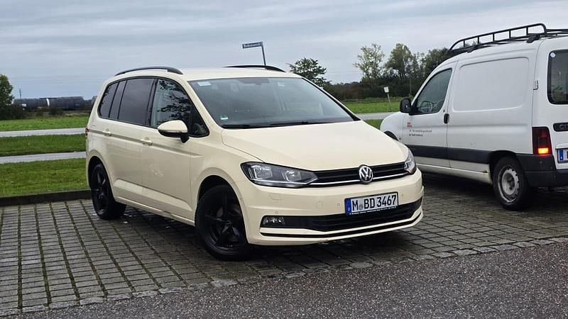 Gebraucht VW Touran 116 PS (85 kW) 2019 Gelb Van / Kleinbus