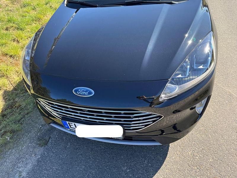 Gebraucht Ford Kuga Titanium 150 PS (110 kW) 2020 Schwarz SUV