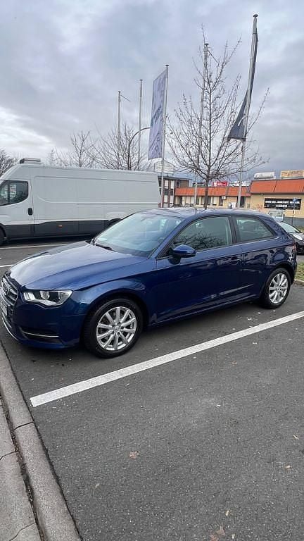 Blau Gebraucht 2015 Audi A3 Attraction Limousine | 8.300 € (Fairer Preis) - Bild 1/4