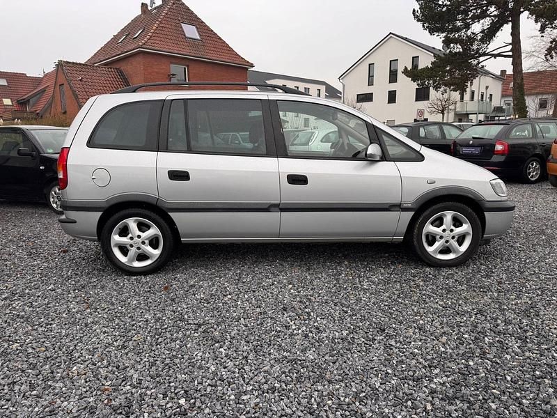 Gebraucht Opel Zafira 125 PS (91 kW) 2002 Silber Van / Kleinbus