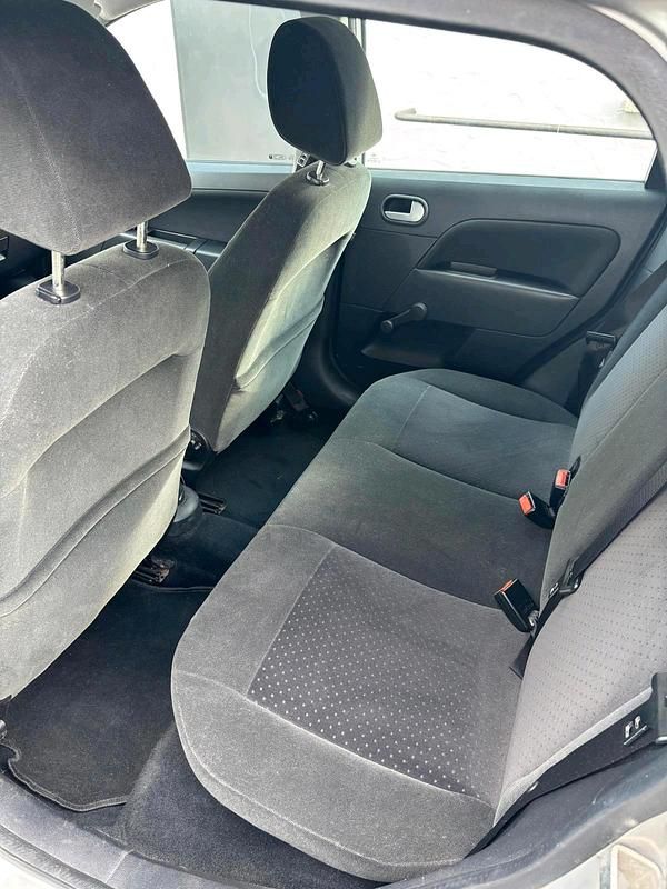 Gebraucht Ford Fiesta 2005 Silber Kleinwagen