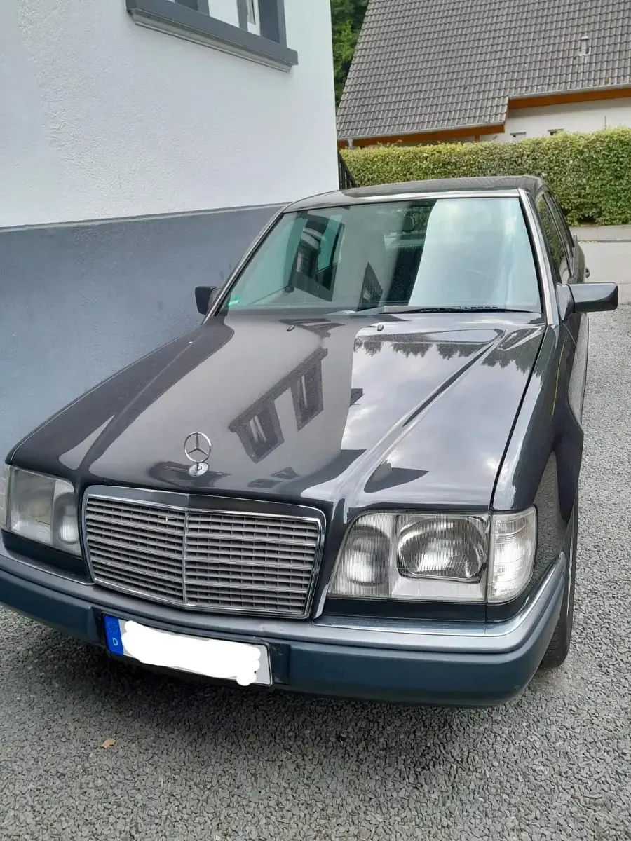 Brugt Mercedes E220 150 HK (110 kW) 1992 Sort Sedan