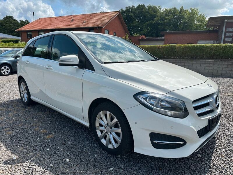 Weiß Gebraucht 2015 Mercedes B200 Van / Kleinbus | 6.400 € (Guter Preis) - Bild 1/4