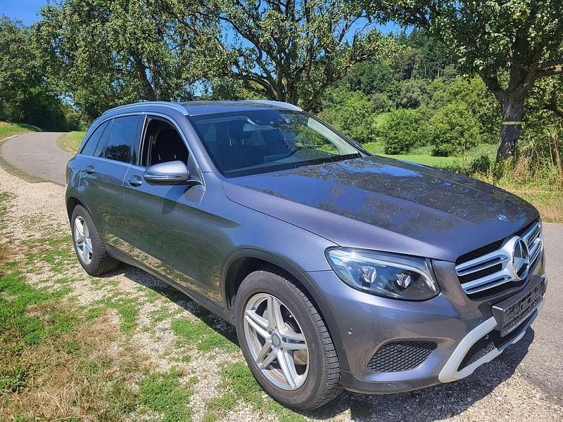 Selenitgrau metalliclack Gebraucht 2016 Mercedes GLC220 SUV | 23.999 € (Etwas zu teuer) - Bild 1/4