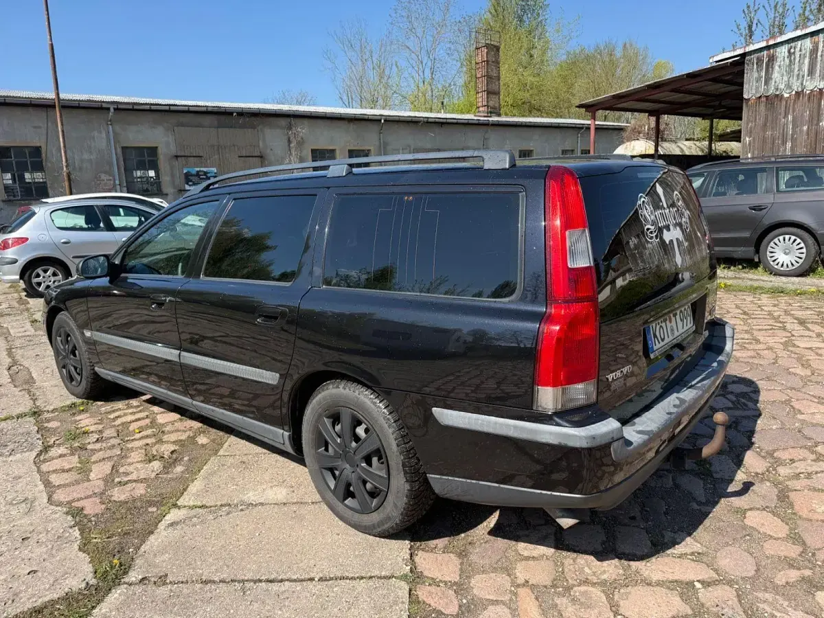 Używany Volvo V70 140 KM (102 kW) 2002 Czarny Kombi