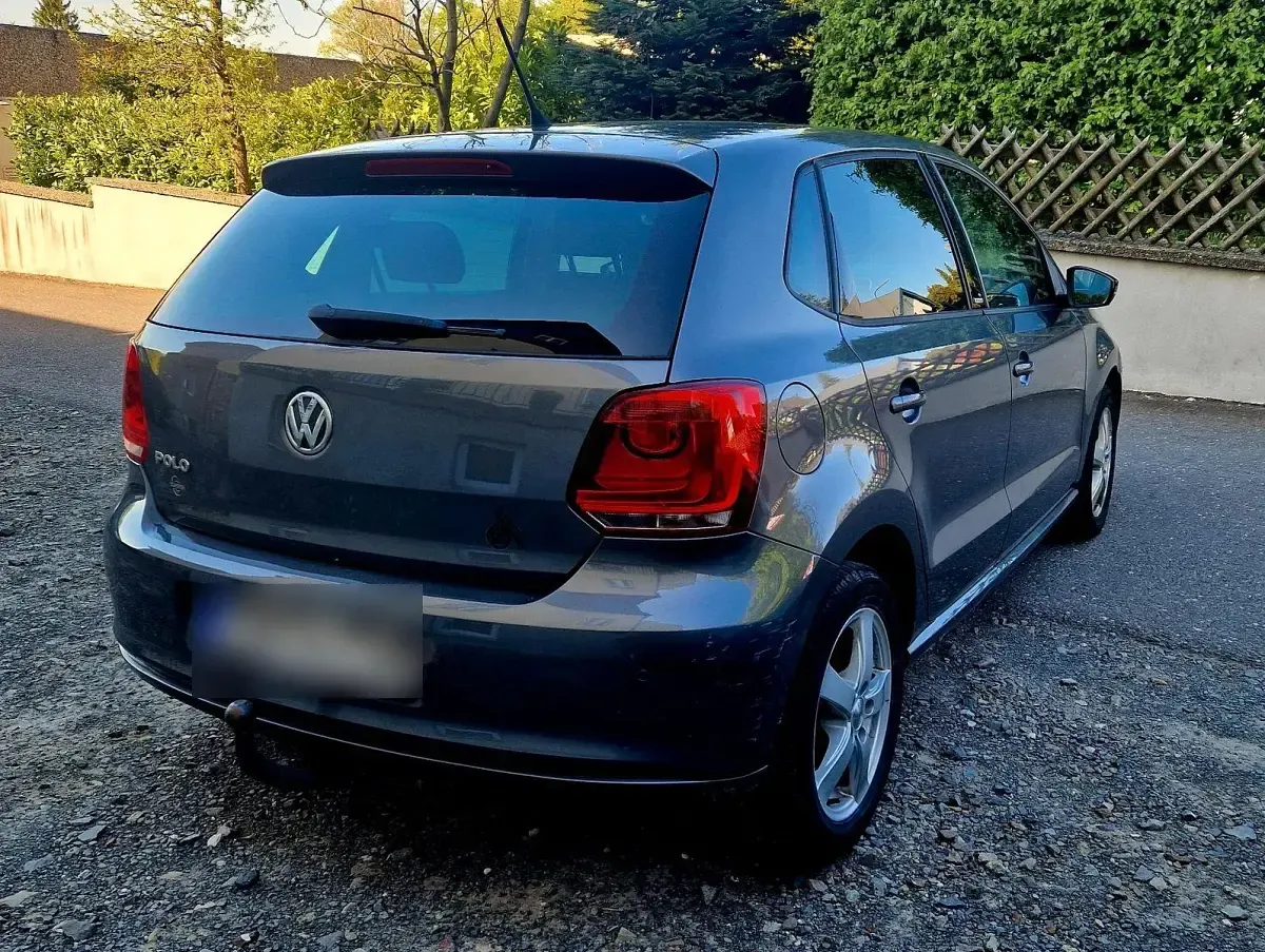 Käytetty VW Polo Style 69 HP (50 kW) 2011 Harmaa Viistoperä
