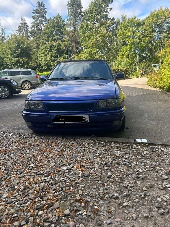 Blau Gebraucht 1996 Opel Astra Cabriolet Edition Cabrio | 1.200 € - Bild 1/4