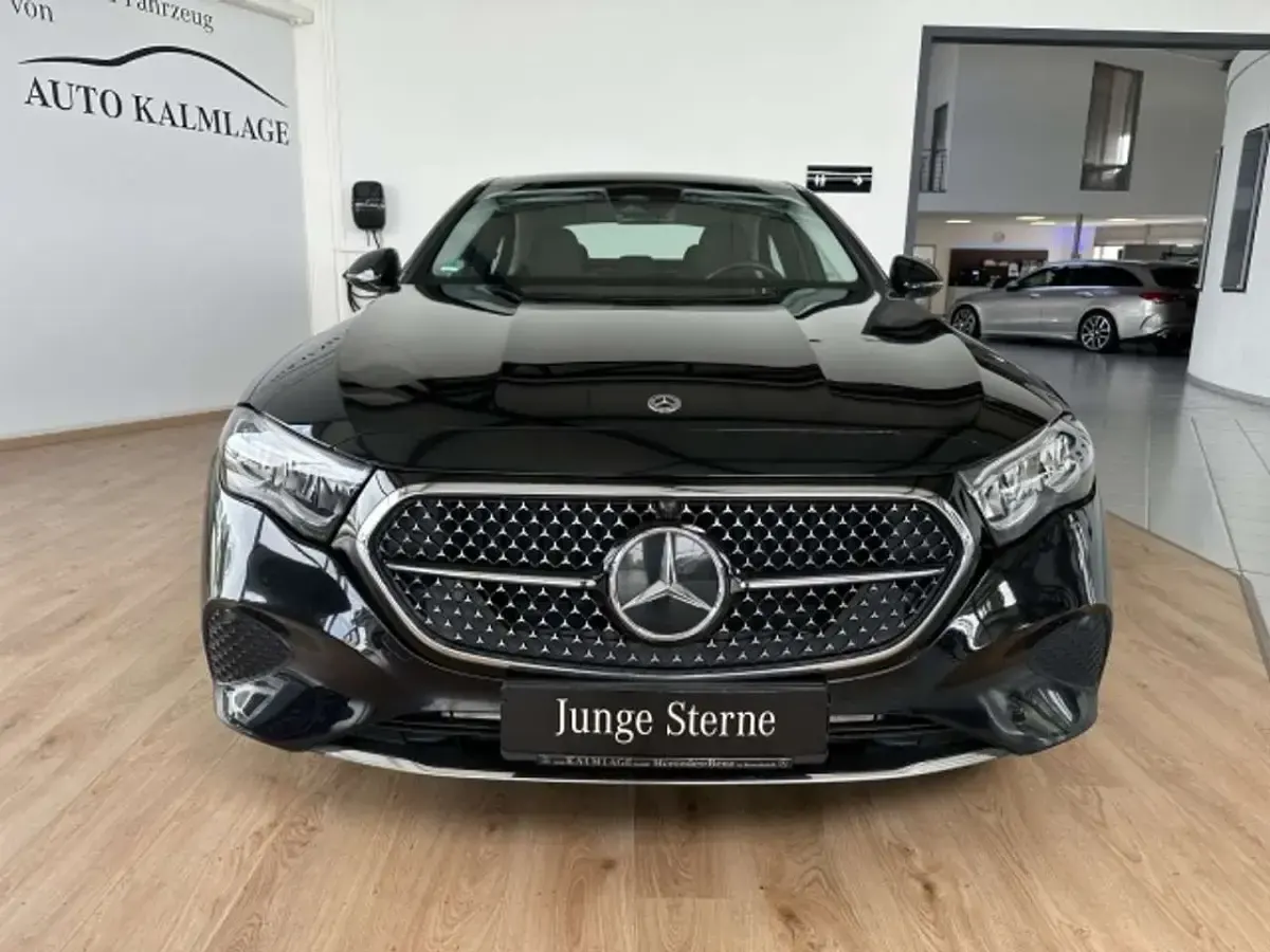 Gebraucht Mercedes E220 Avantgarde 197 PS (144 kW) 2024 Lack obsidianschwarz Limousine