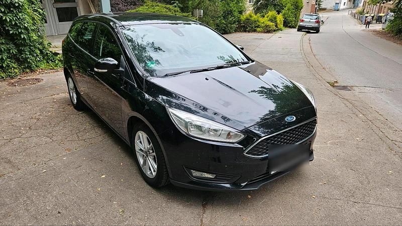 Schwarz Gebraucht 2017 Ford Focus Kombi | 5.400 € (Superpreis) - Bild 1/4