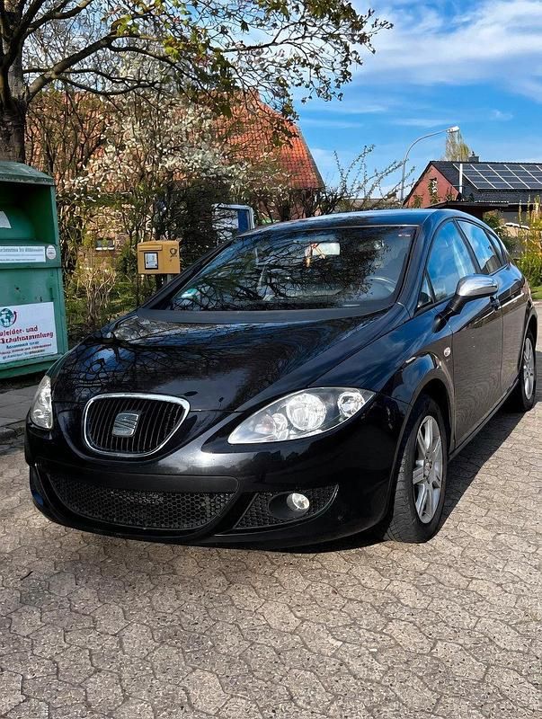 Second-hand Seat Leon Reference 140 CP (102 kW) 2005 Negru Hatchback