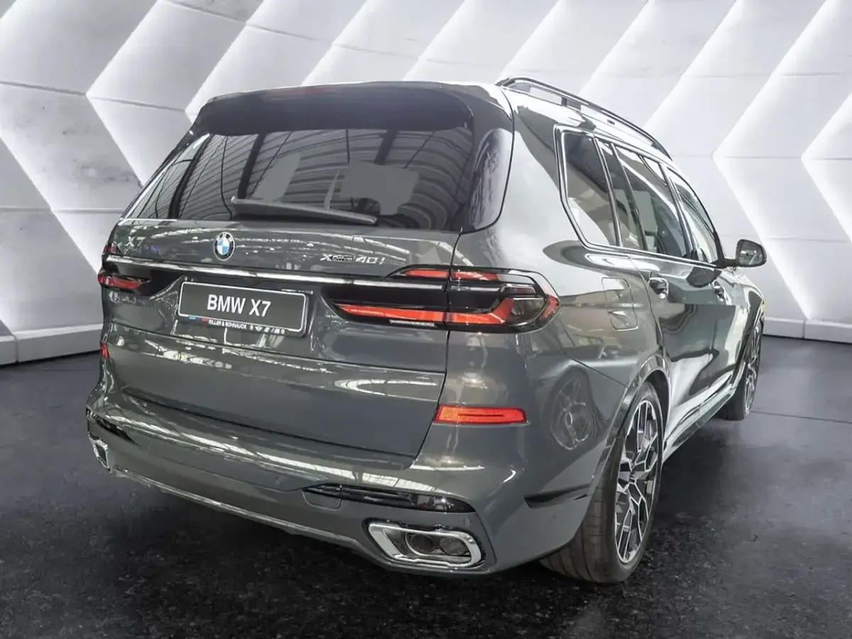 Neu BMW X7 M Sport 381 PS (280 kW) 2026 Grau SUV