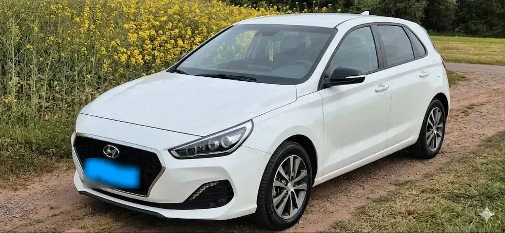 Gebraucht Hyundai i30 Trend 140 PS (102 kW) 2018 Weiß Limousine