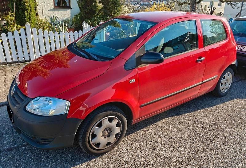 Gebraucht VW Fox 54 PS (39 kW) 2008 Rot Kleinwagen