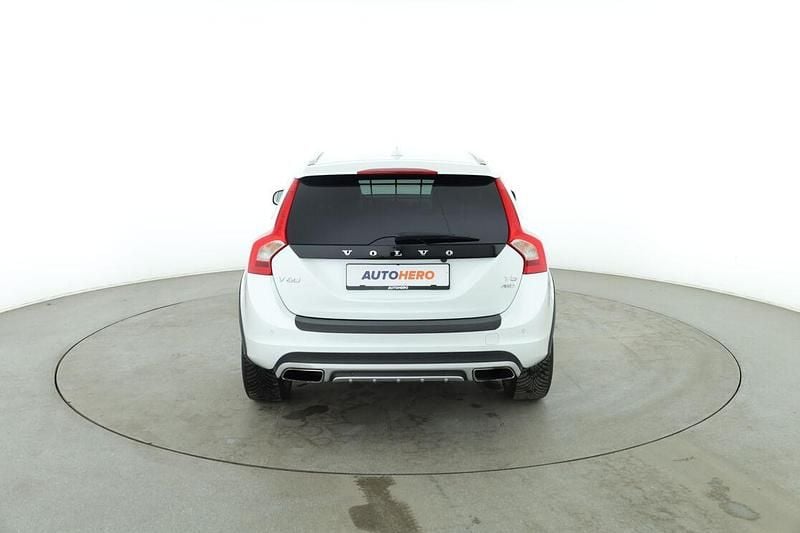 Gebraucht Volvo V60 CC Pro 245 PS (180 kW) 2017 Weiß Kombi